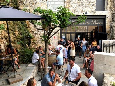 Craft brewery and friendly bar in Cotignac