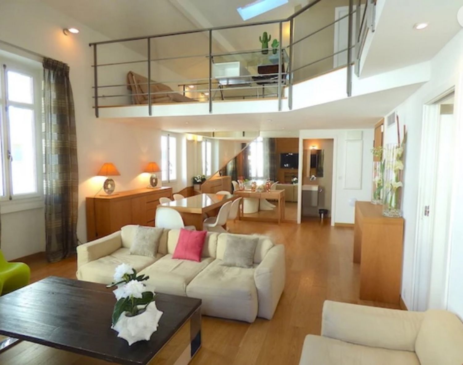 Appartement spacieux de 3 chambres à coucher dans le centre de Cannes pour des événements privés