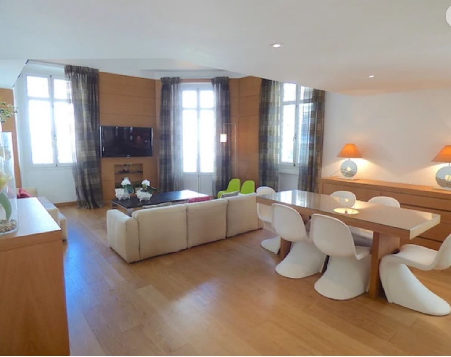 Appartement spacieux de 3 chambres à coucher dans le centre de Cannes pour des événements privés