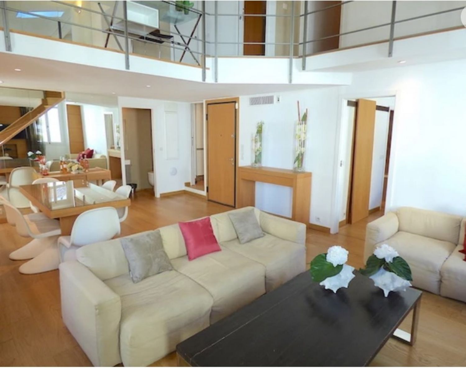 Appartement spacieux de 3 chambres à coucher dans le centre de Cannes pour des événements privés