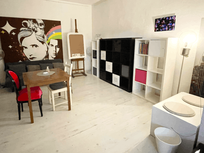 Dance hall in the center of Marseille