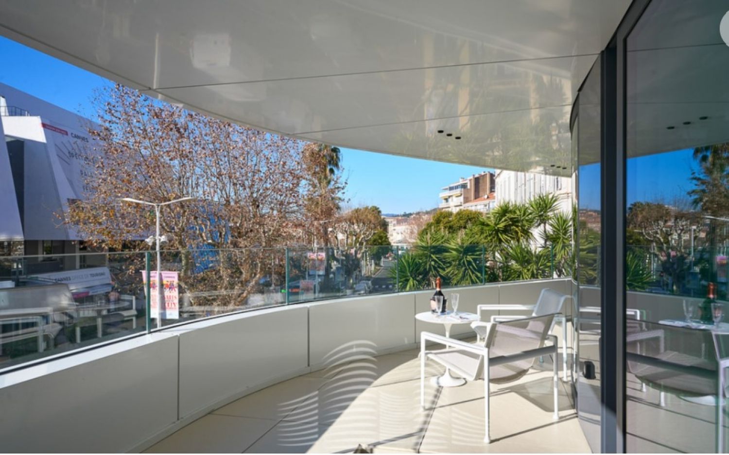 Luxury 2-Bedroom Cannes Apartment – Terrace Overlooking Red Carpet