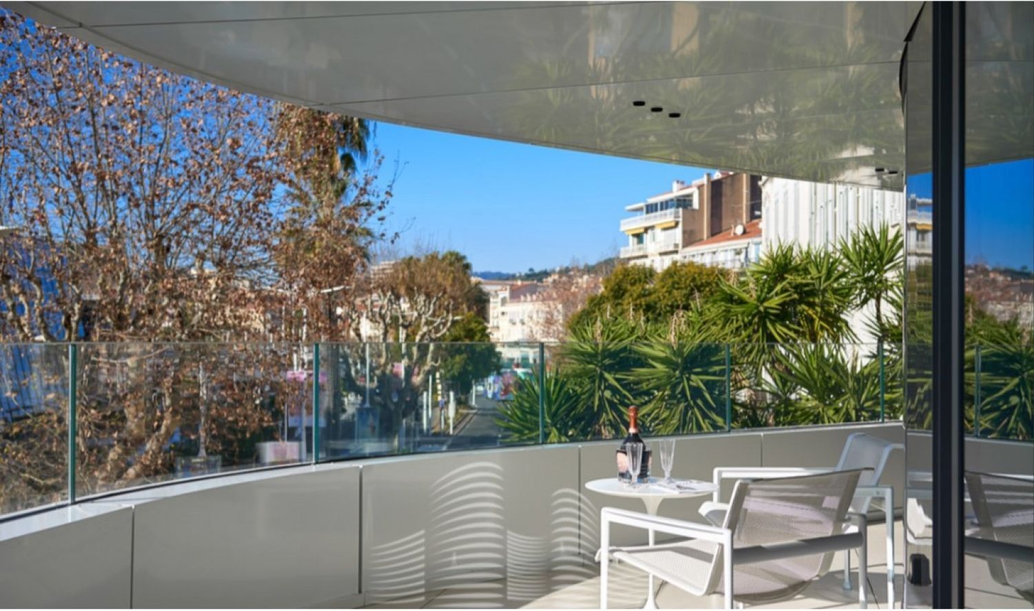 Luxury 2-Bedroom Cannes Apartment – Terrace Overlooking Red Carpet