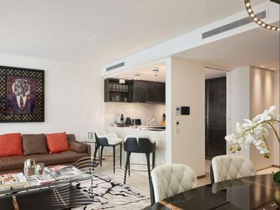 Luxury 2-Bedroom Cannes Apartment – Terrace Overlooking Red Carpet