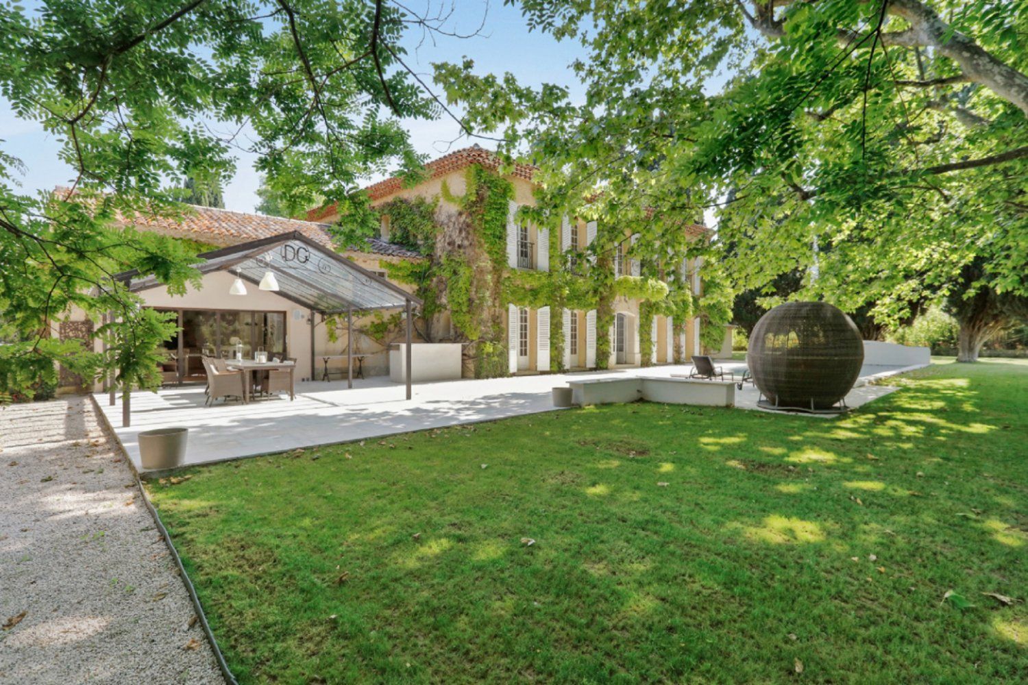 Estate in Saint-Cyr sur Mer | Vineyard & Park Setting