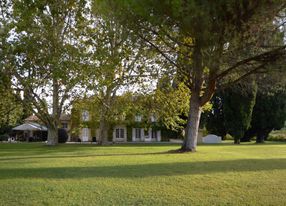 19th century bastide with 200m2 terrace, Aix basin, century-old Tuscan cypresses and vineyard