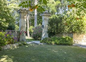 Provençal farmhouse in 17th Avignon