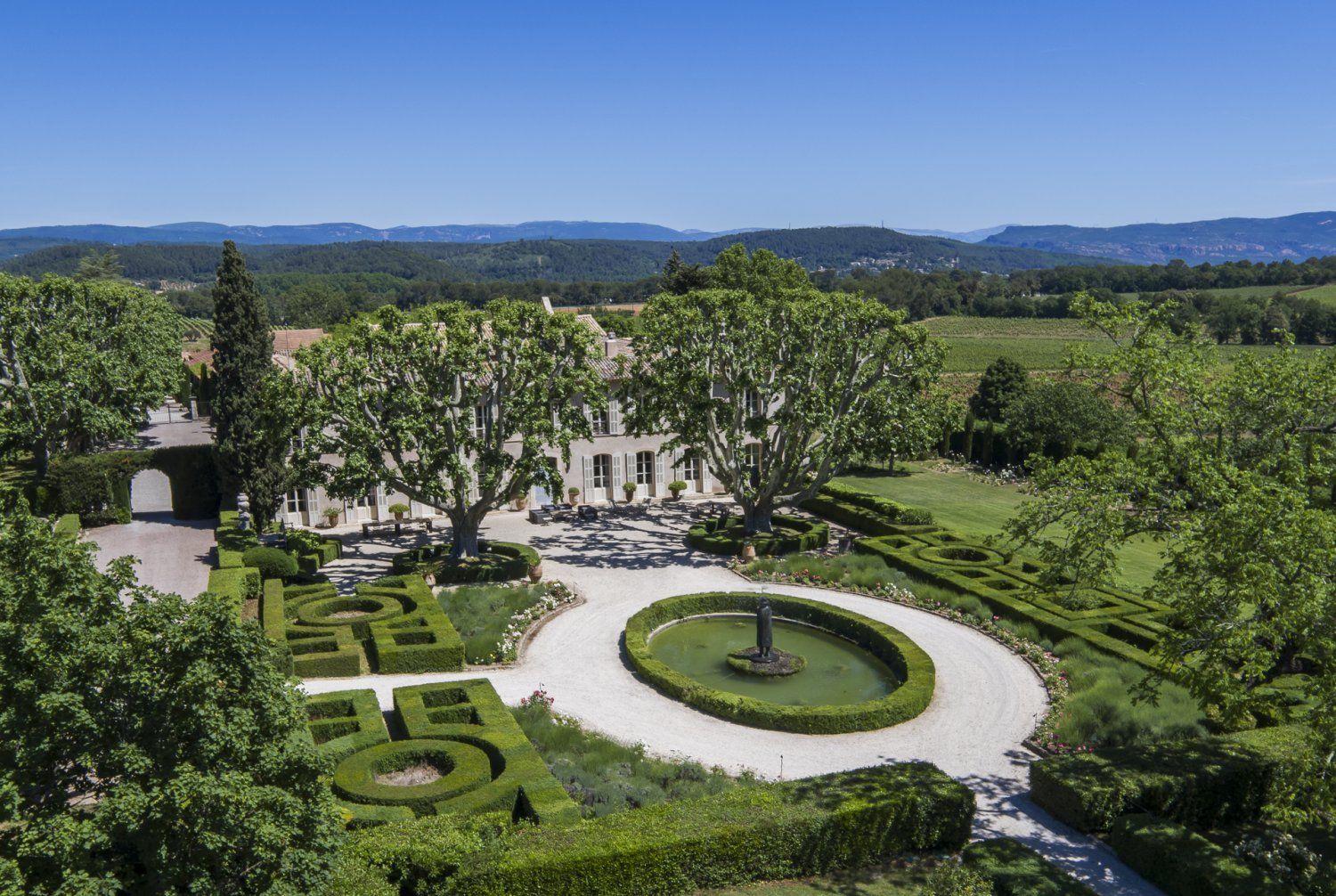 Château viticole avec de multiples espaces modulables et salles de réception pour les événements