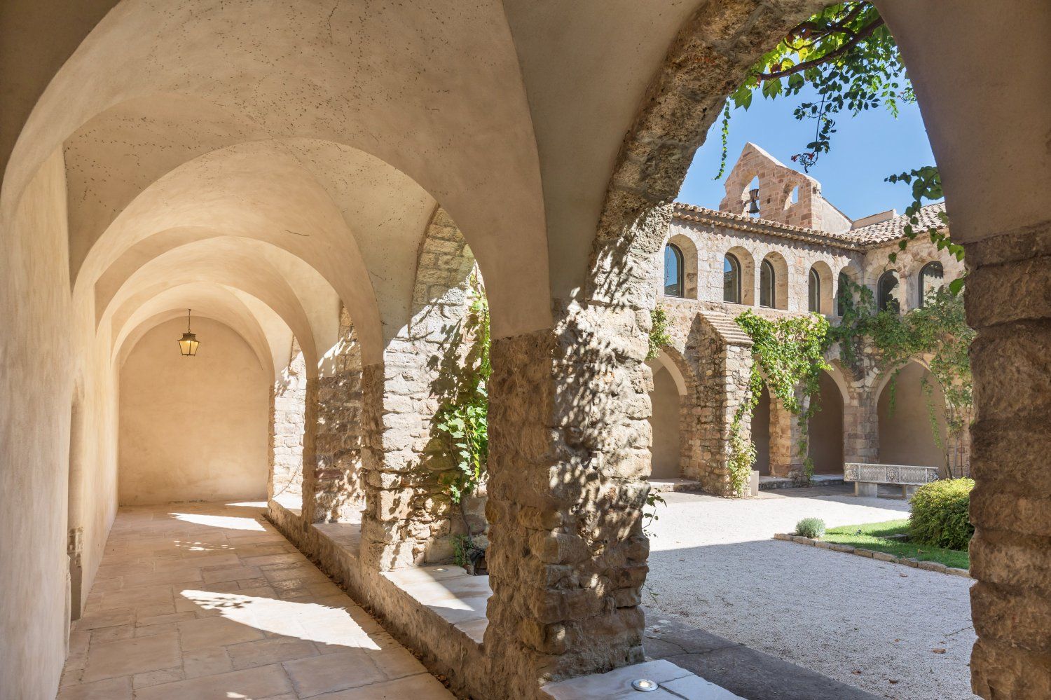 Salle de récolte pour un grand événement combiné à une visite guidée de l'art