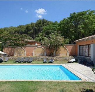 Private estate 15 minutes from Aix en Provence