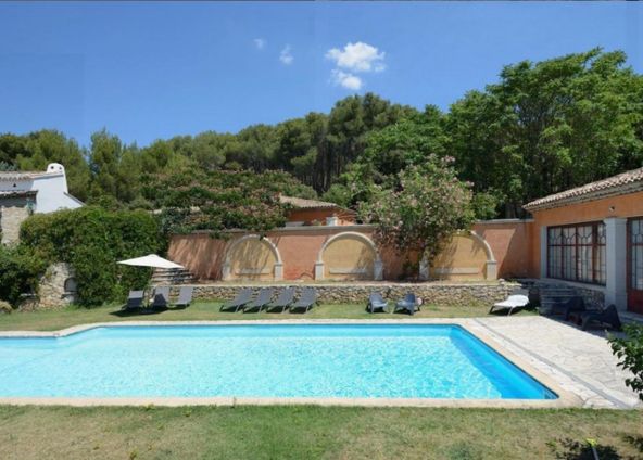 Private estate 15 minutes from Aix en Provence