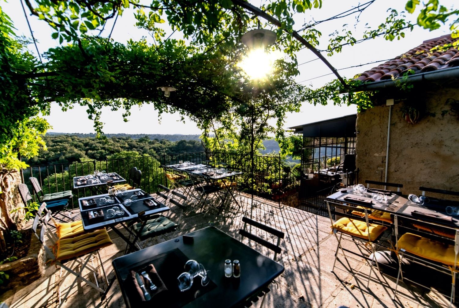 Exceptional view restaurant in Venasque