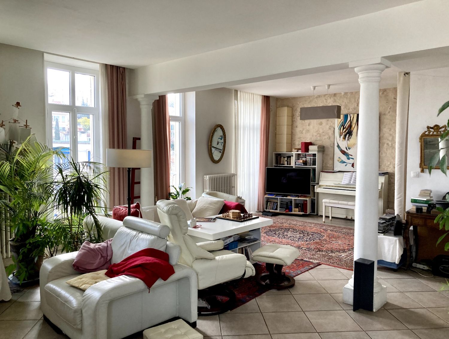 A living room, a courtyard and a terrace with a view of the good-mother