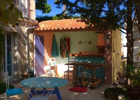 A living room, a courtyard and a terrace with a view of the good-mother