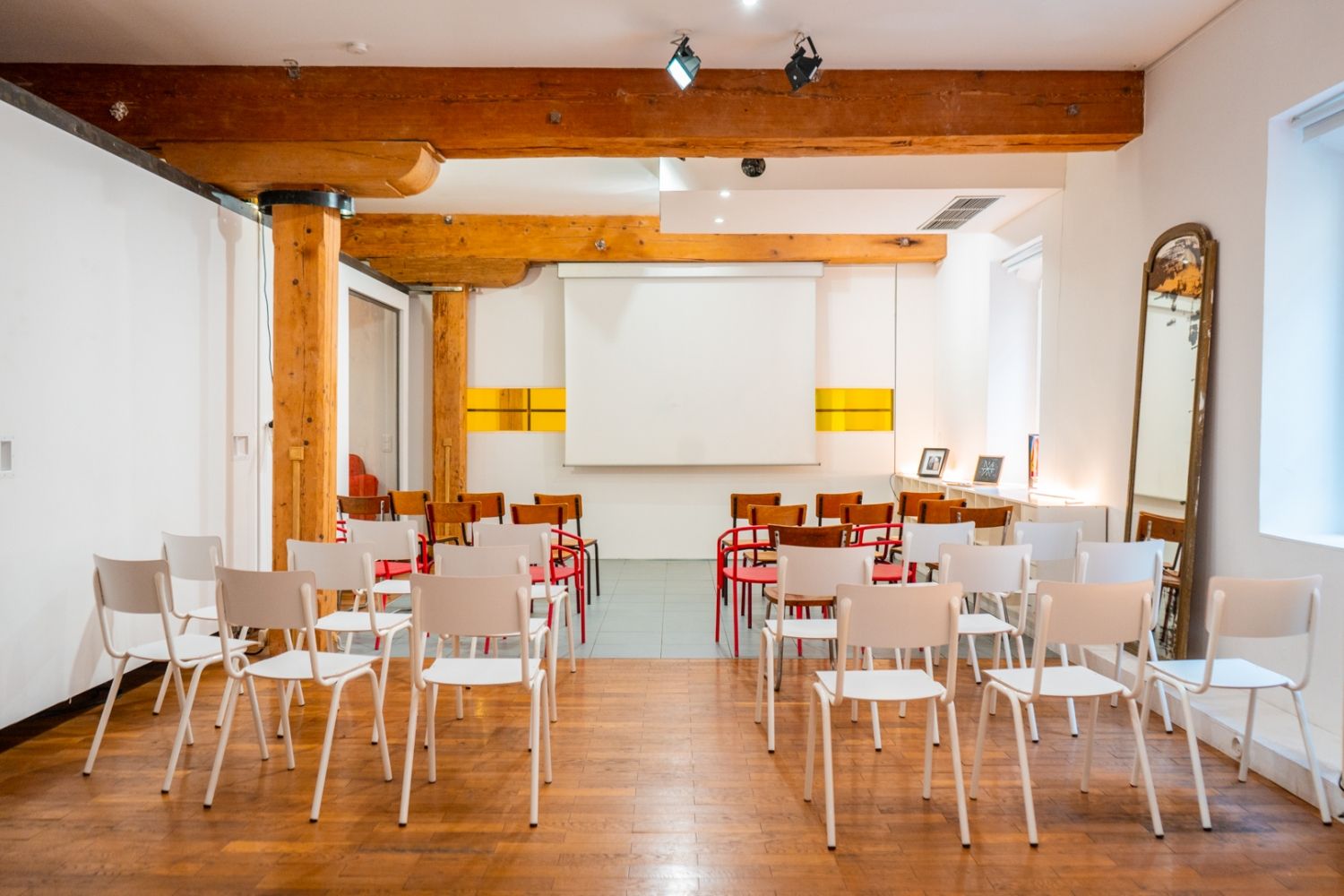 Atelier divisible en deux salles