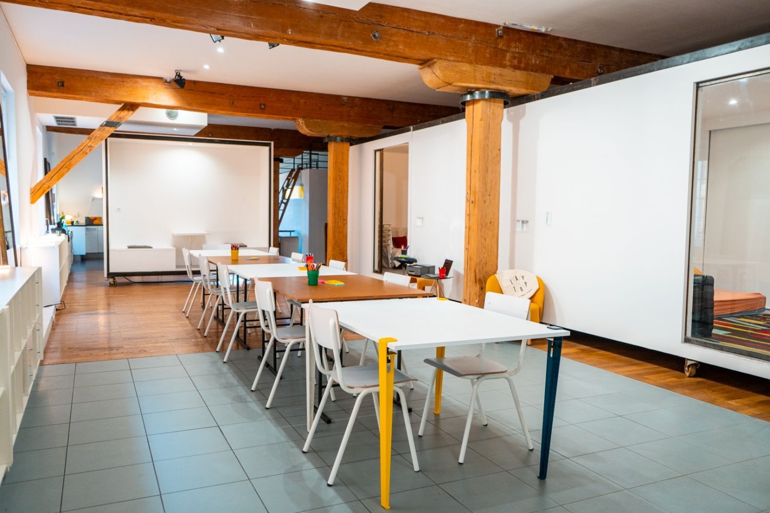 Atelier divisible en deux salles