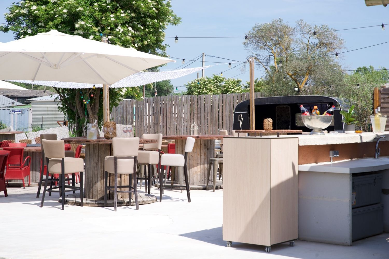 Spacious Indoor Room & Garden for Events in Aix-en-Provence