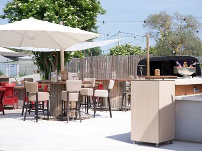 Spacious Indoor Room & Garden for Events in Aix-en-Provence