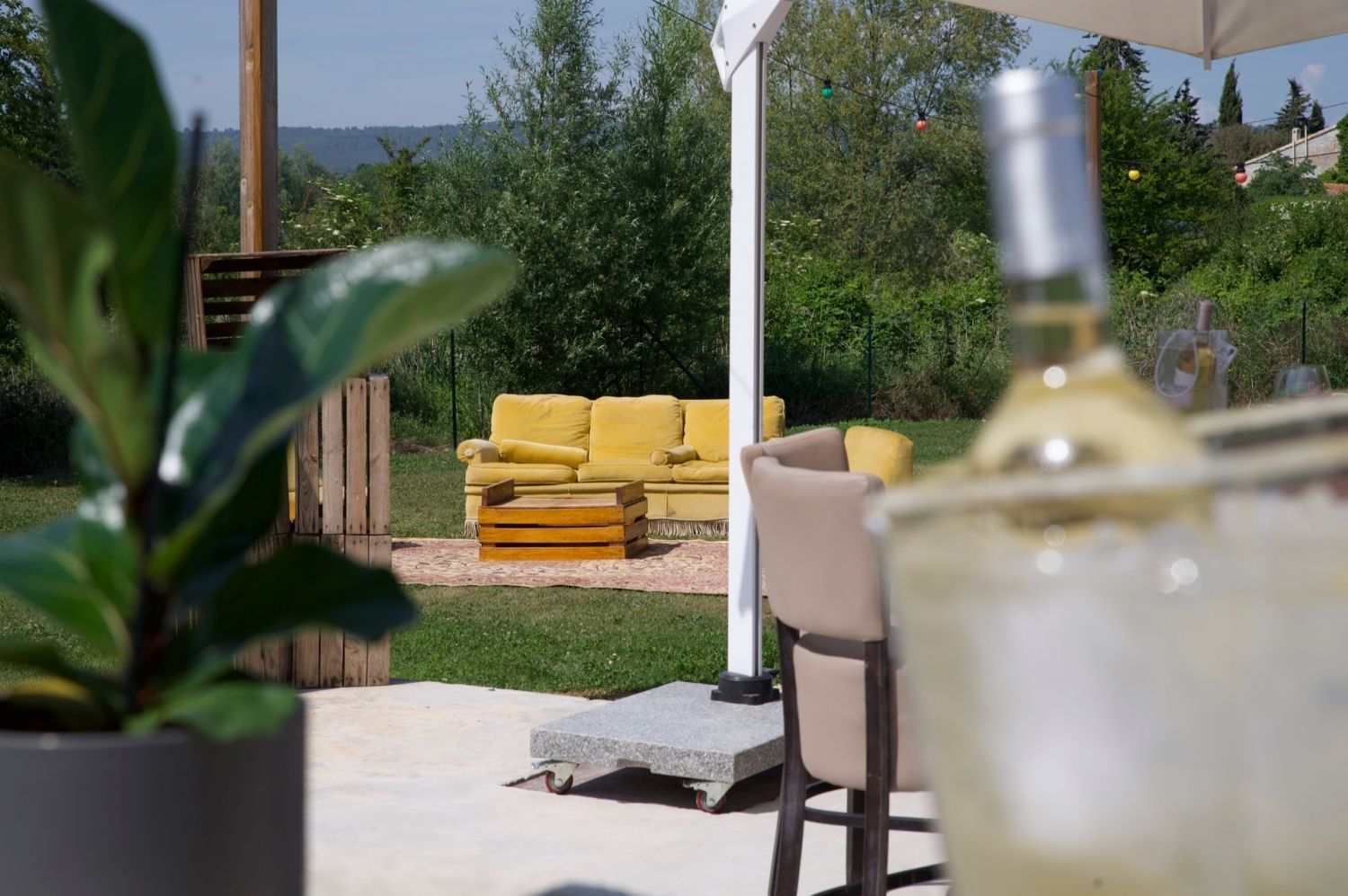 Spacious Indoor Room & Garden for Events in Aix-en-Provence
