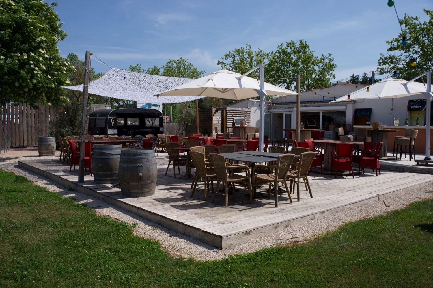 Spacious Indoor Room & Garden for Events in Aix-en-Provence