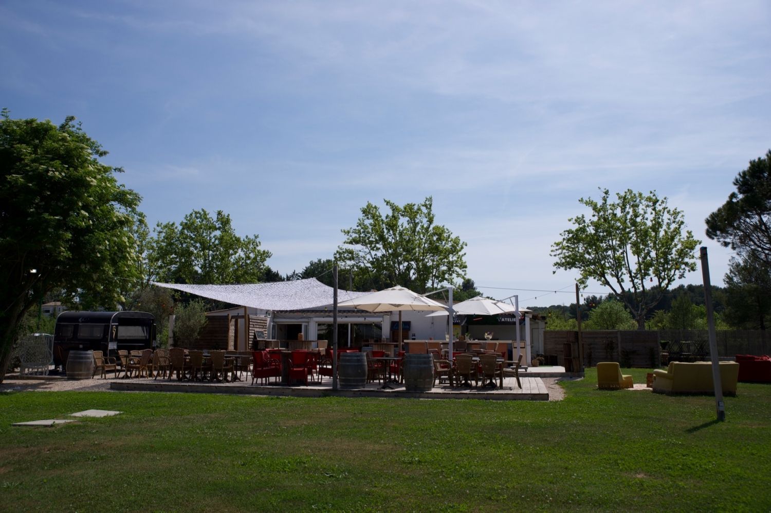 Spacious Indoor Room & Garden for Events in Aix-en-Provence