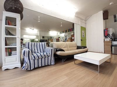 Studio flexible au Carré d'Or Cannes pour réunions ou mouvements