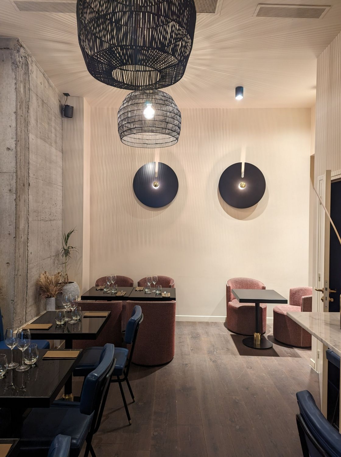 Restaurant with southern colors