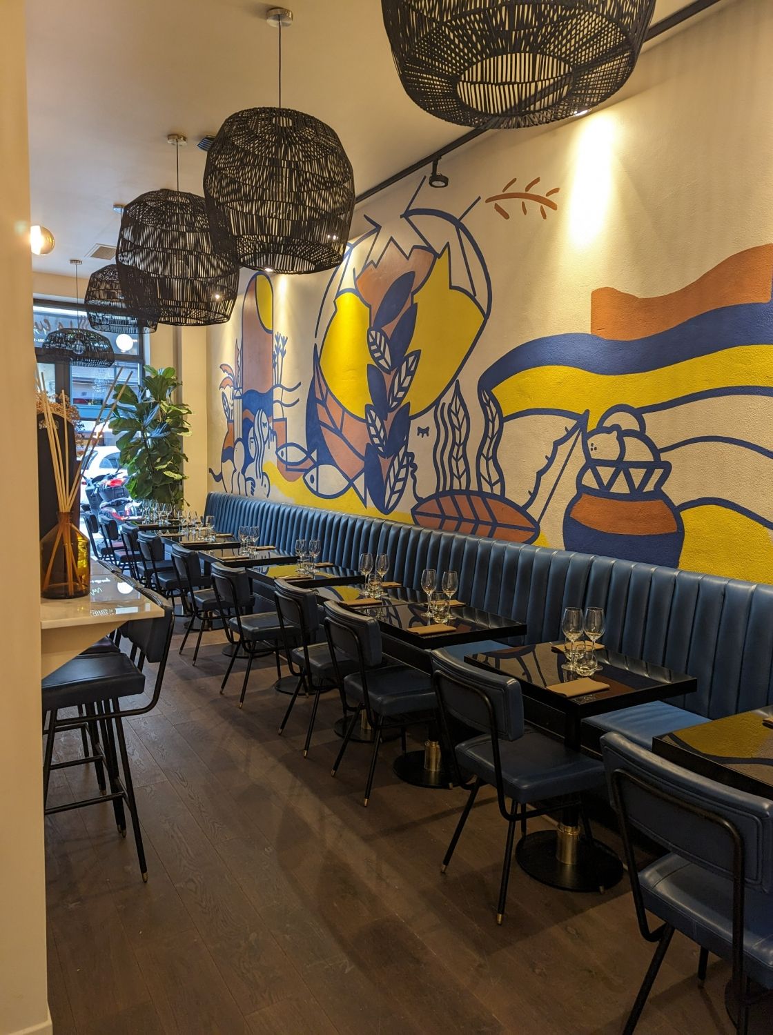 Restaurant with southern colors