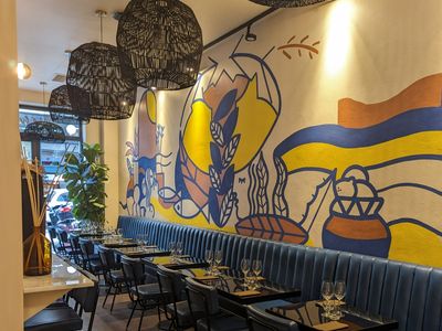 Restaurant with southern colors