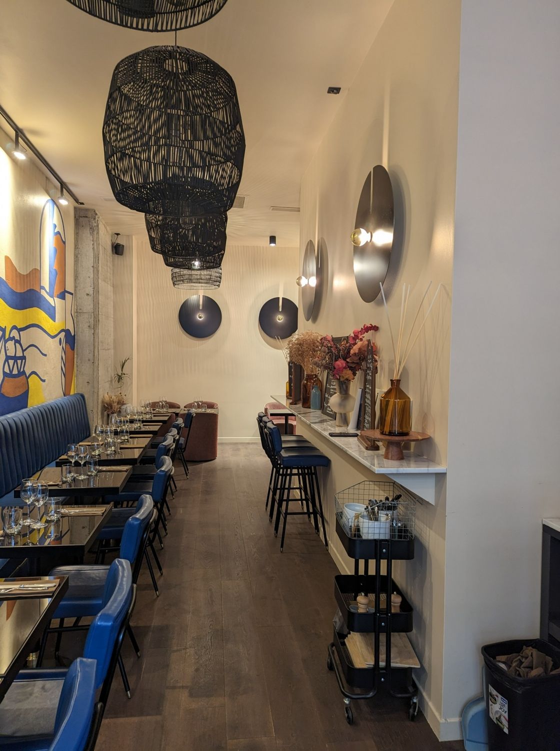 Restaurant with southern colors