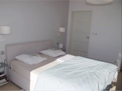 Terrasse abritée vue mer, jardin et piscine 