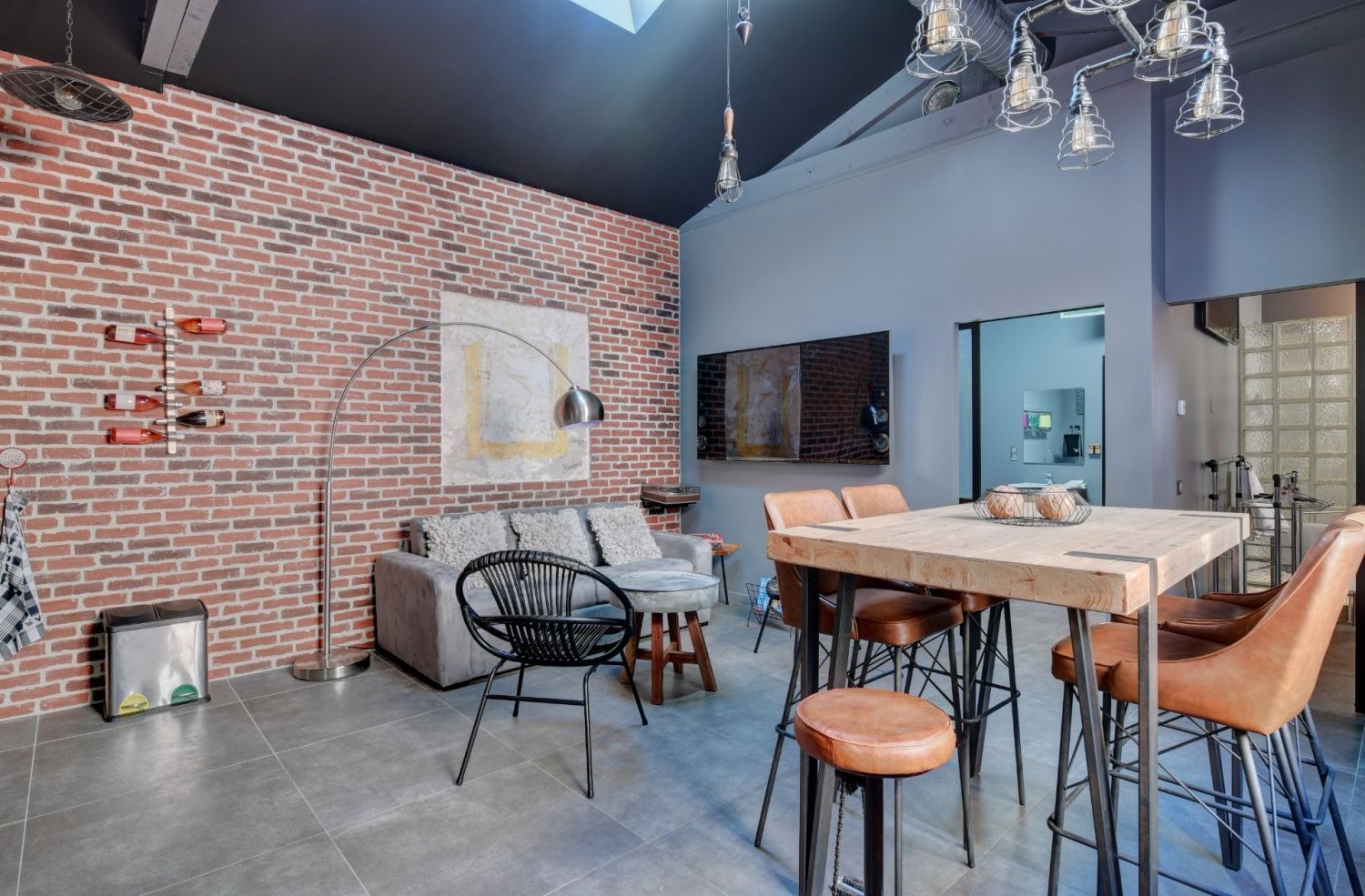 Magnificent industrial loft in the heart of Cannes