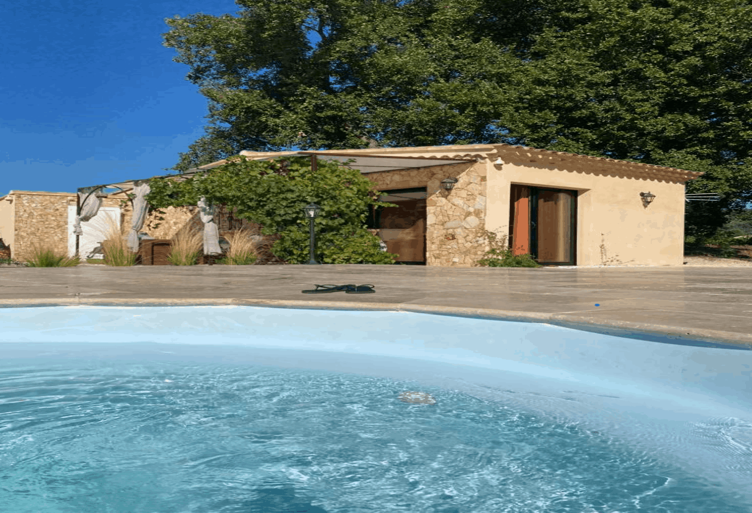 Provençal country house with swimming pool