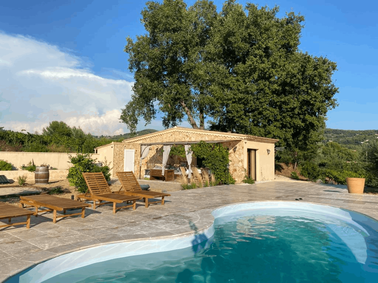 Provençal country house with swimming pool