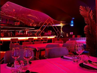 Restaurant 350 m2 and 250 seats