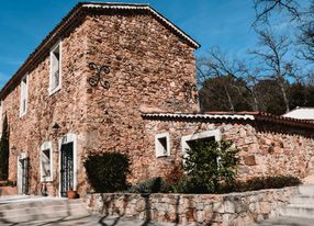 Stone Built Bastide near Canyon and Route des Vins 