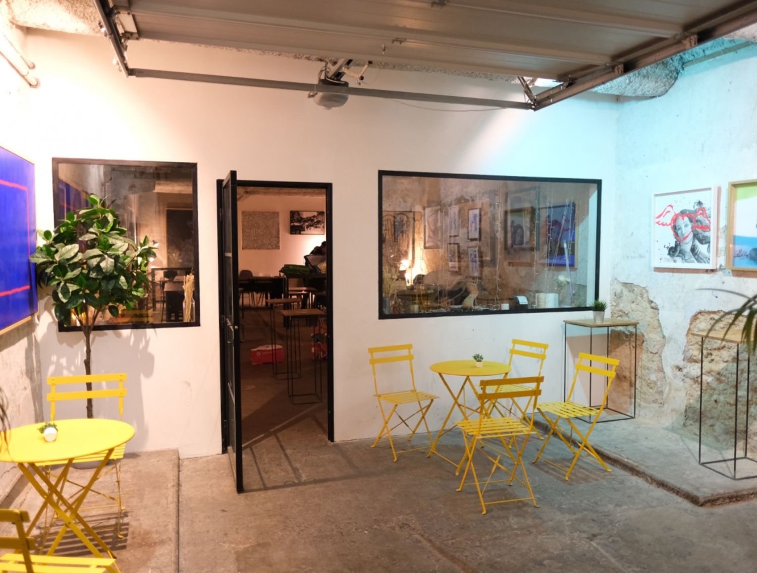 Art gallery - two atypical spaces