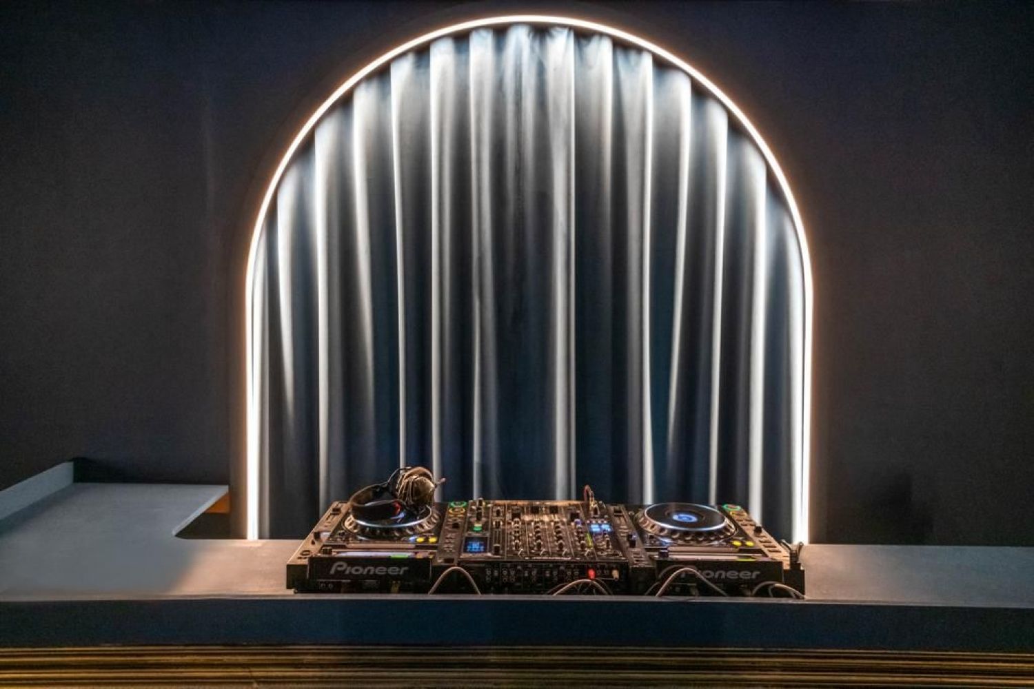 Cozy Bar for Events in Cannes – Near Croisette, Up to 250 Guests
