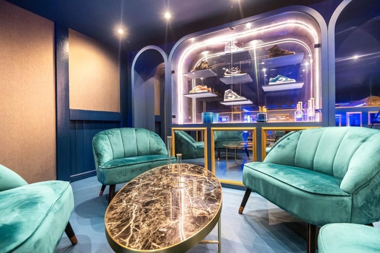 Cozy Bar for Events in Cannes – Near Croisette, Up to 250 Guests