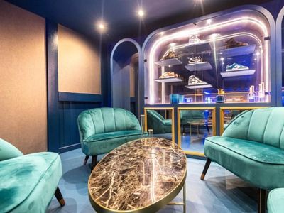 Charmant bar rénové à Cannes pour des événements privés et professionnels