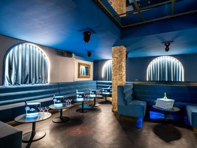 Charmant bar rénové à Cannes pour des événements privés et professionnels