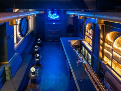 Charmant bar rénové à Cannes pour des événements privés et professionnels