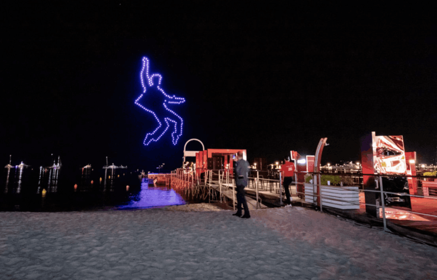Platform 85 m² + footbridge access 30m² right in the center of the Croisette