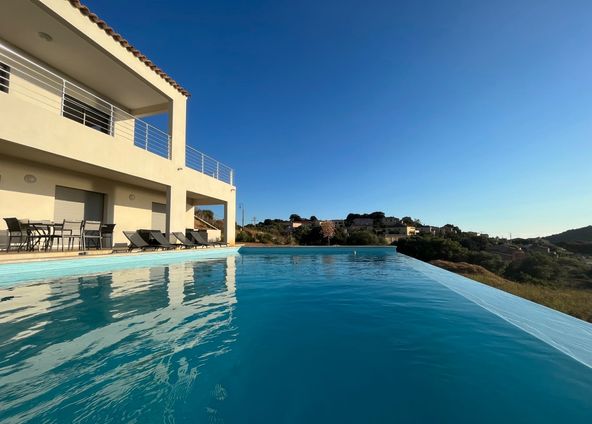 350 m² house with swimming pool and exceptional view