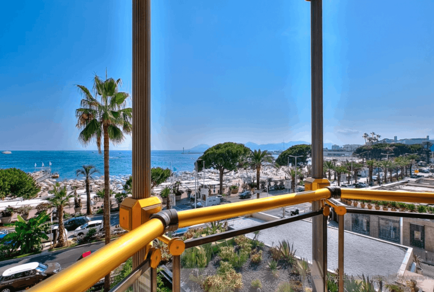 Luxury Cannes Apartment on the Croisette – Sea View, Events up to 60
