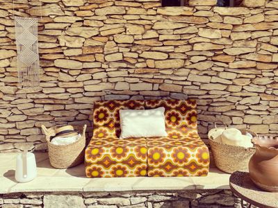 Maison en pierres dans les pins 