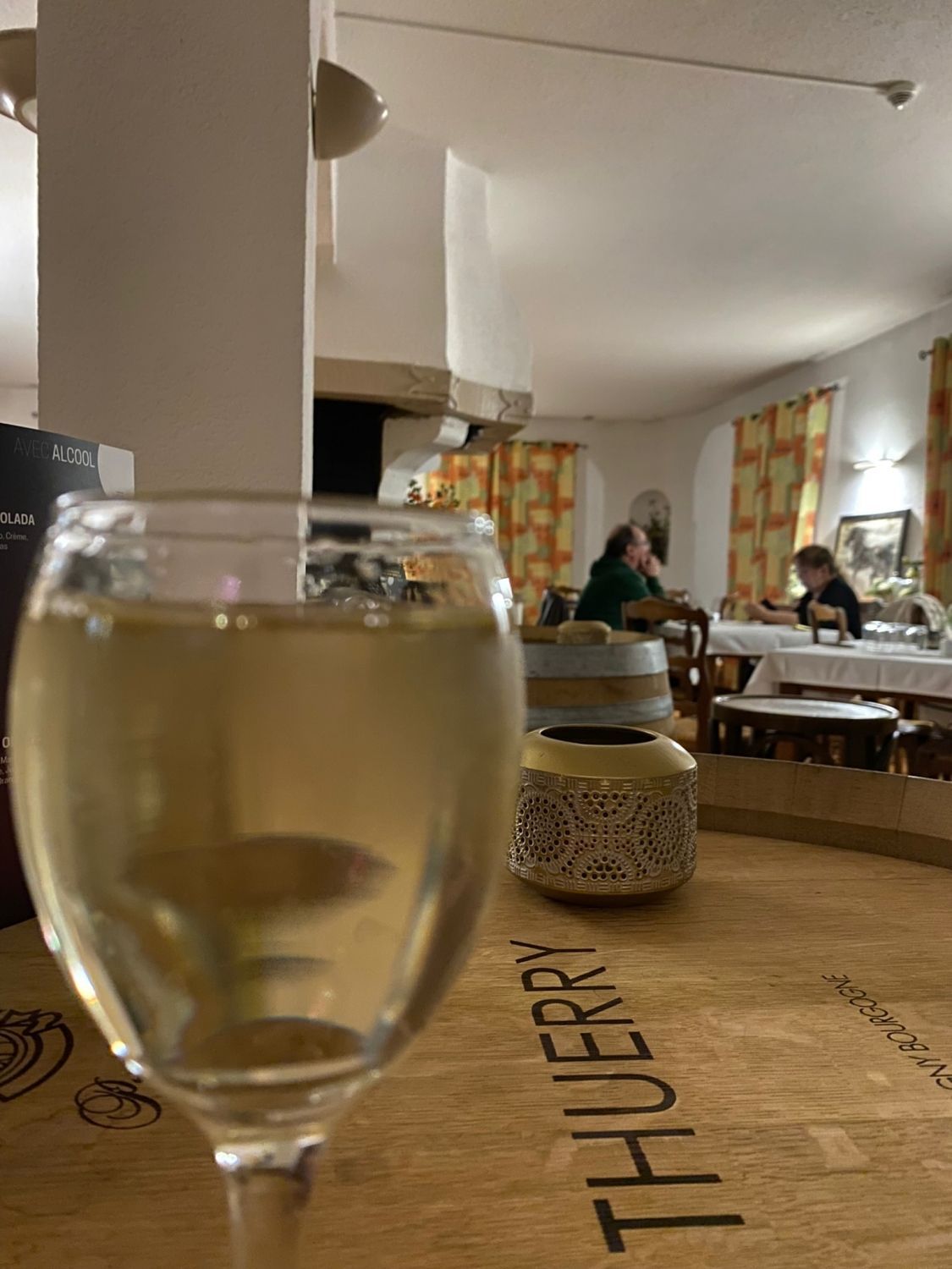 Restaurant avec bar et musique