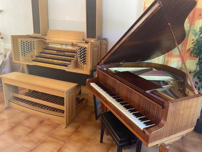 Restaurant with bar and music