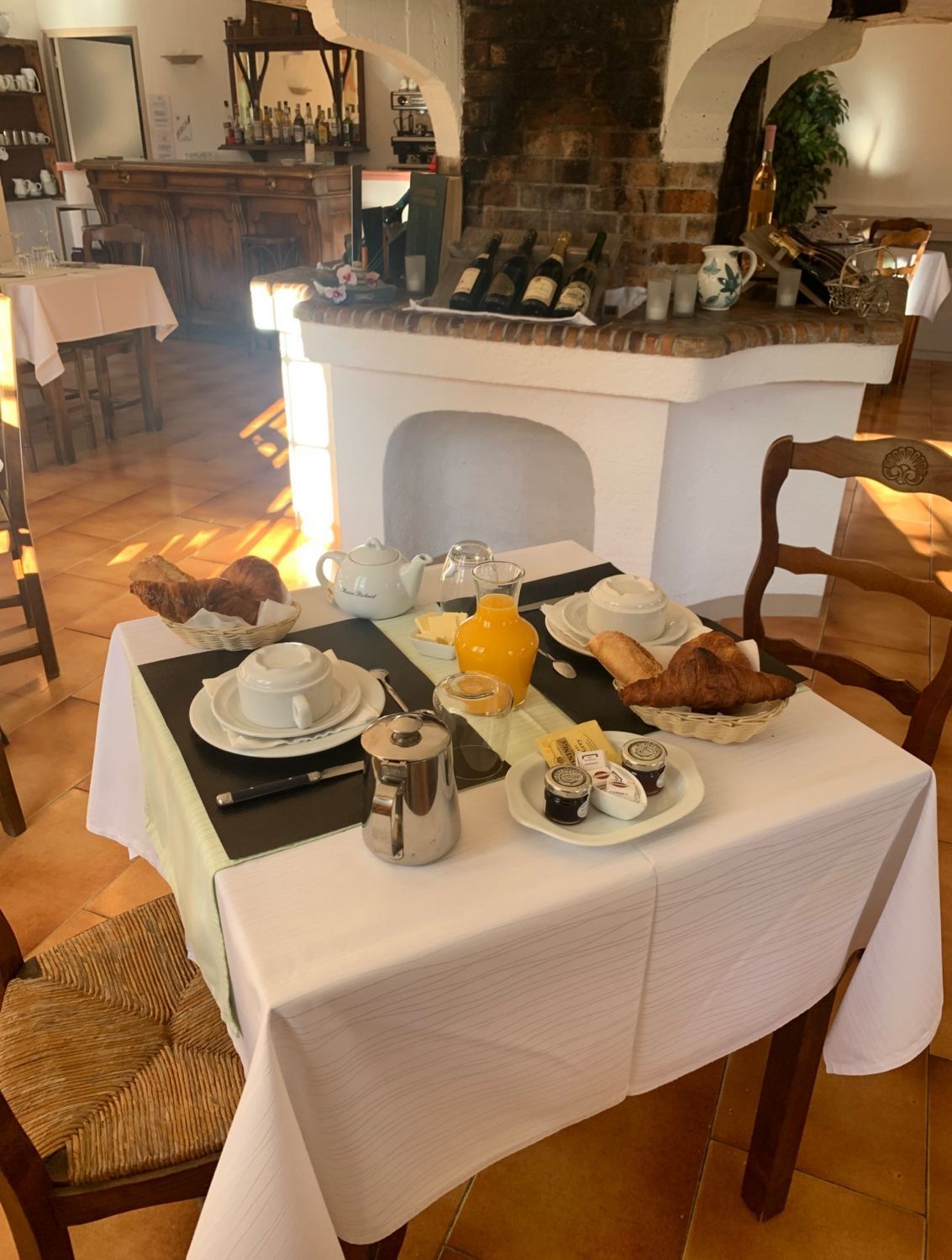 Restaurant avec bar et musique