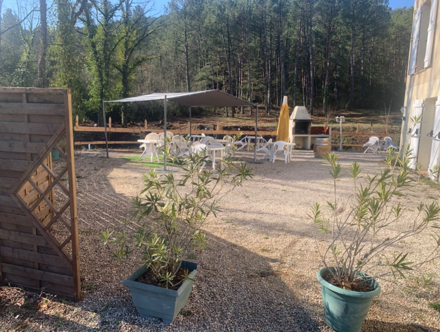 Restaurant avec bar et musique